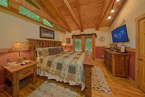 One Bedroom Cabin with King Bed and TV - Serenity Creek