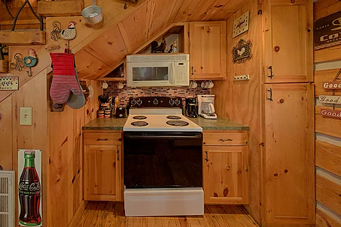 Fully Equipped Kitchen - Sky High Hobby Cabin