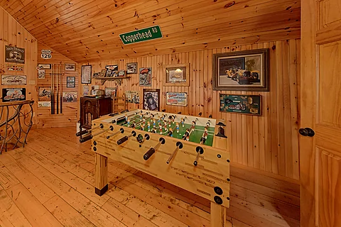 1 Bedroom Cabin with Foosball Sleeps 4 - Sky High Hobby Cabin