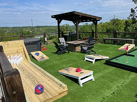 Cabin with rooftop hot tub and outdoor games - Skyscraper