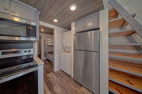 Tiny Home Rental with Full Kitchen - Southern Comfort