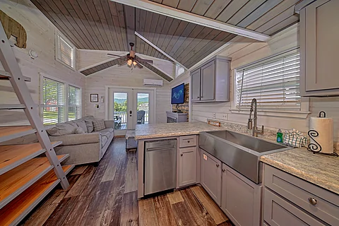 Modern Tiny Home with Fully Equipped Kitchen - Southern Comfort