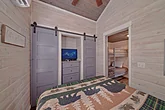 One Bedroom Cabin in Wears Valley with King Bed