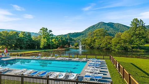 6 bedroom cabin sleeps 12 with outdoor pool - Splashin On Majestic Mountain