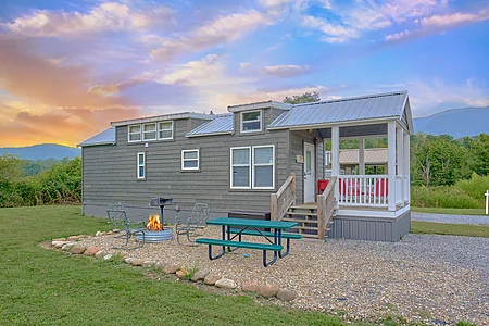 Honeymoon Getaway: 1 Bedroom Pigeon Forge Cabin Rental