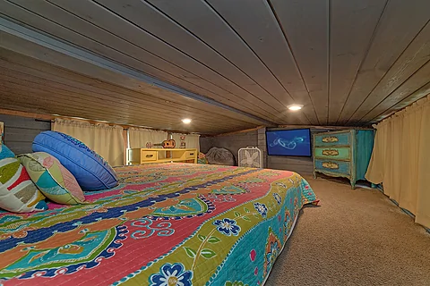 Loft Bedroom with TV and WiFi - The Happy Shack
