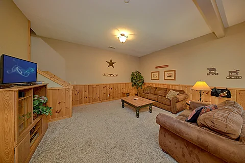 Spacious Game Room with WiFi Sleeps 8 - Timberwolf