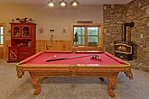 Three Bedroom Cabin with Pool Table & WiFi