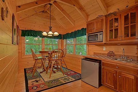 Seating Area with Wet Bar in Loft - Tomahawk Lodge