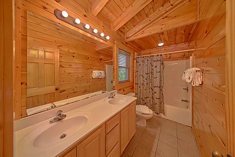 King Bedroom with Full Bathroom - Valley Vista