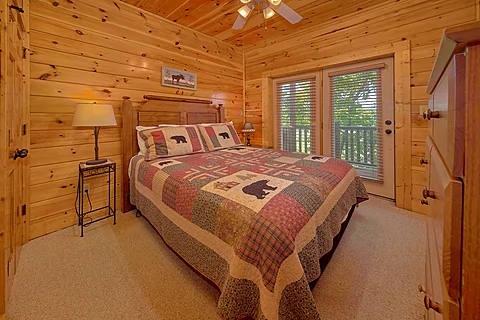 Queen Bedroom with Full Bathroom - Valley Vista
