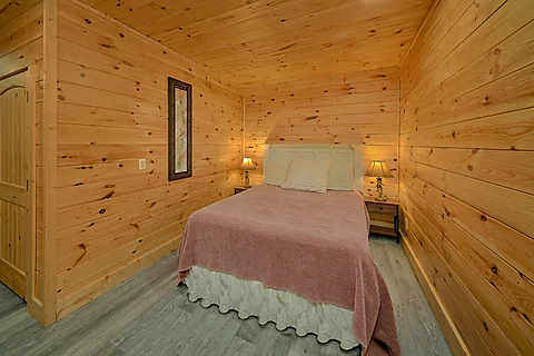 Rental cabin with 8 bedrooms, game room and pool - Waldens Creek Oasis