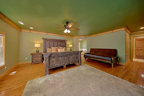Spacious Master Bedroom with futon and bath - Waldens Creek Oasis