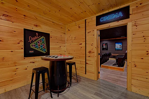 Luxury cabin rental with game room and theater - Waldens Creek Oasis