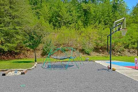 8 bedroom cabin with playground and pickleball - Waldens Creek Oasis