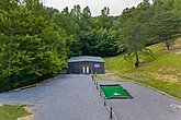8 bedroom cabin with parking and outdoor games