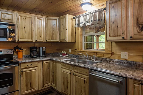 Kitchen - Webb Creek Hideaway