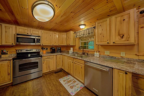 Fully Equipped Kitchen - Webb Creek Hideaway