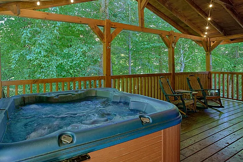 Large 2 Bedroom Cabin with Hot Tub - Webb Creek Hideaway