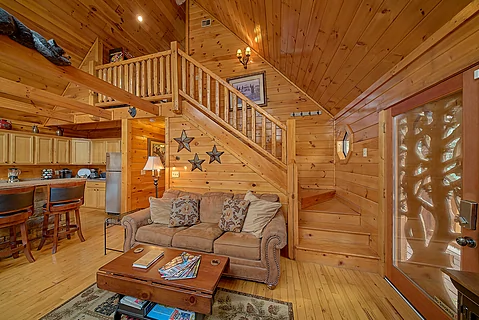 Spacious 2 Bedroom Cabin with WiFi  - Wuzzy's Flophouse