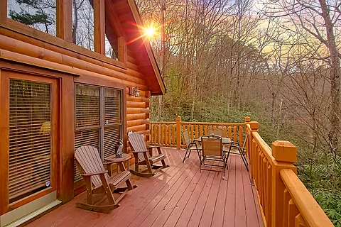 Pigeon Forge 2 Bedroom Cabin  - Wuzzy's Flophouse